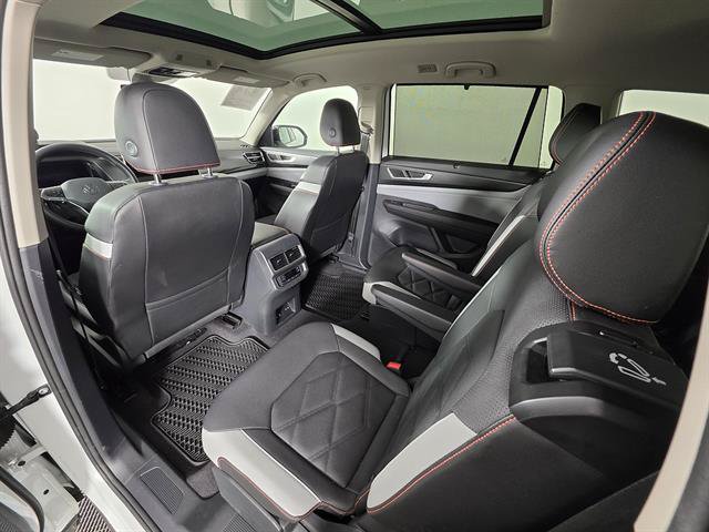 Used 2024 Volkswagen Atlas Peak Edition SEL AWD/4WD image 31