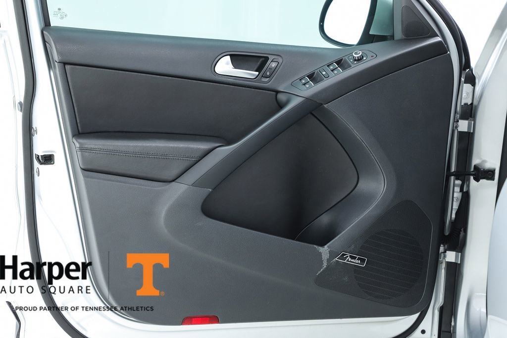 Used 2015 Volkswagen Tiguan SEL FWD image 18