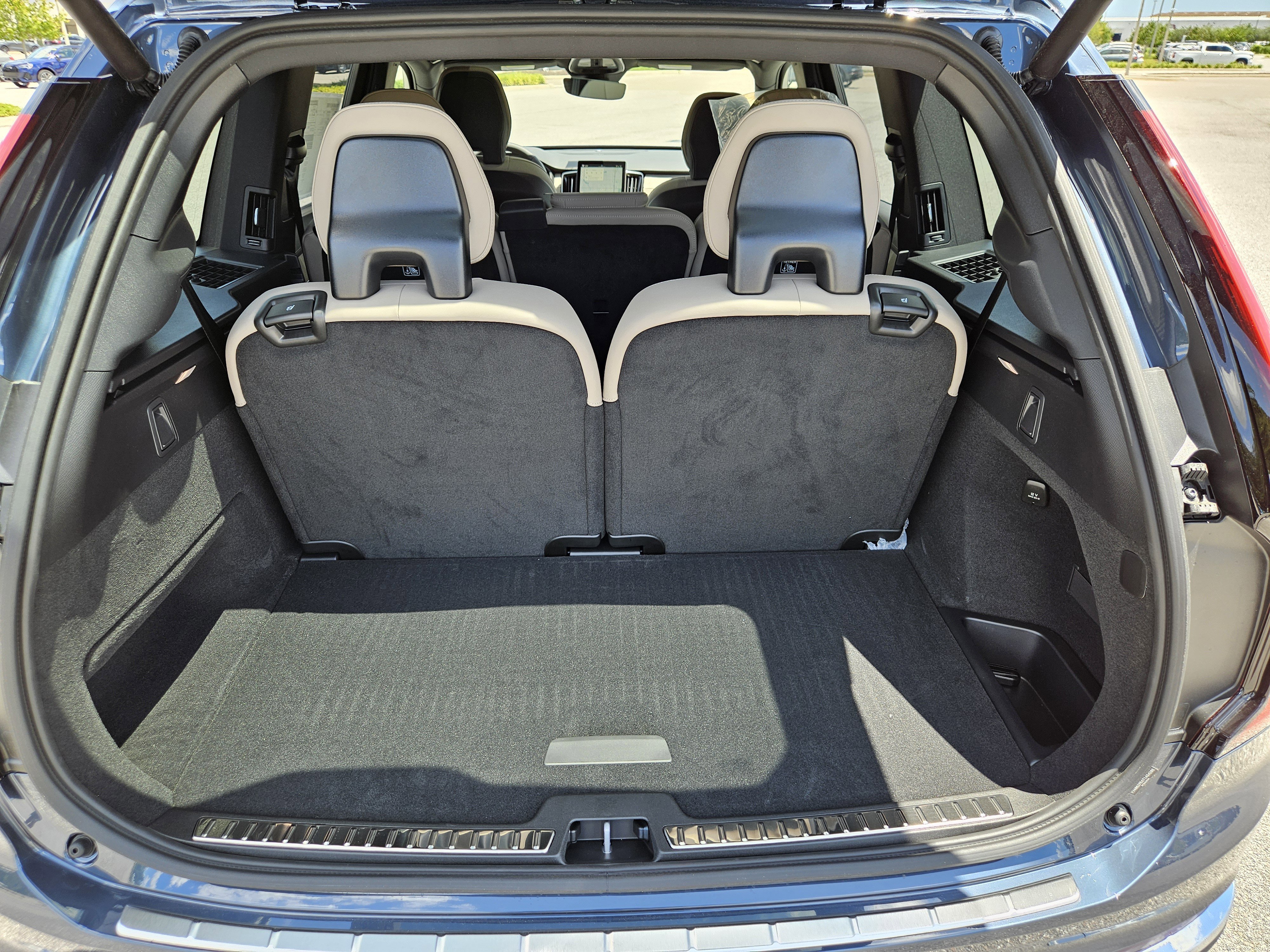 New 2026 Volvo XC90 B6 Plus image 12