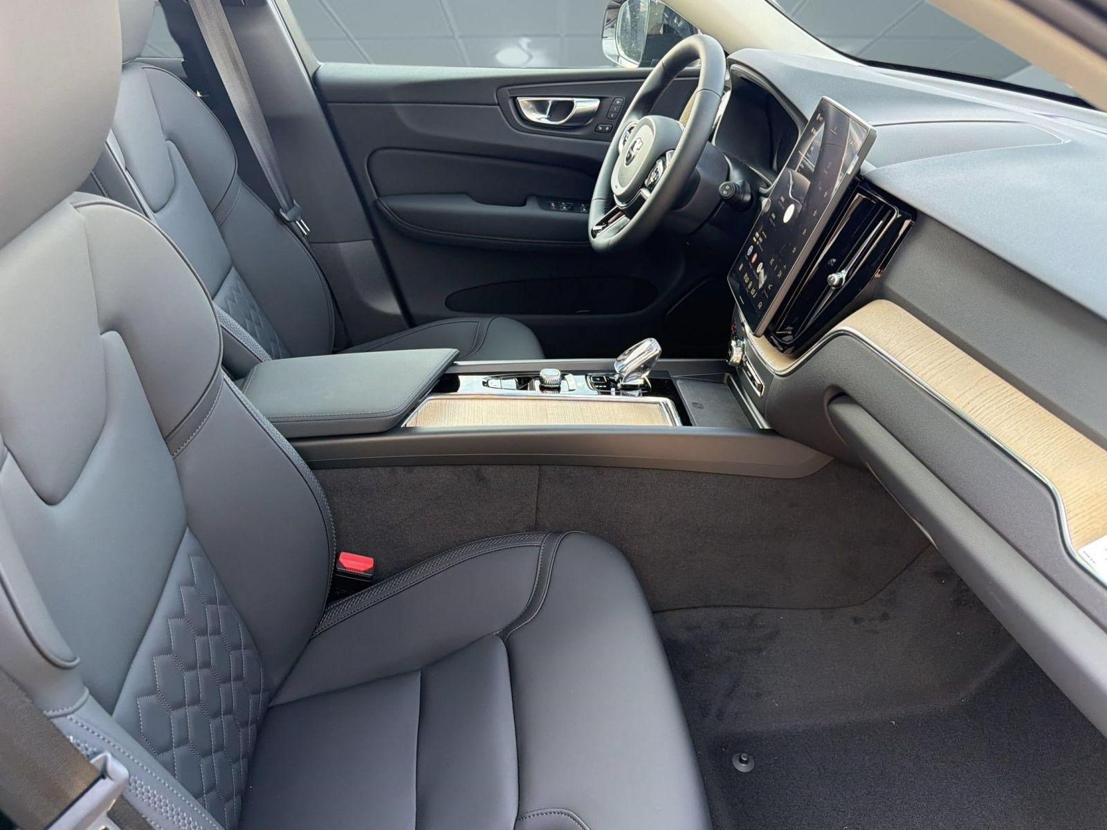 New 2026 Volvo XC60 B5 Plus w/ Climate Package AWD/4WD image 24