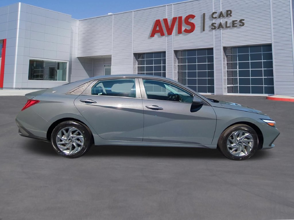 Used 2026 Hyundai Elantra Hybrid FWD image 4