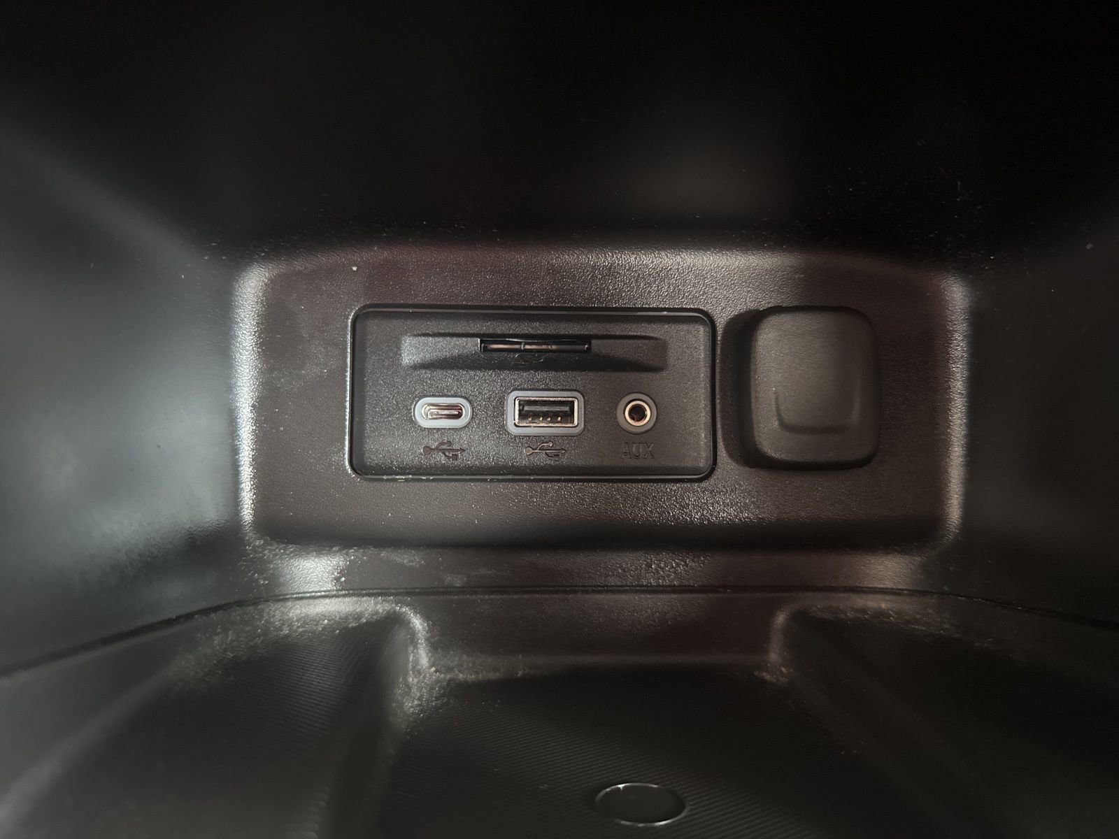 Used 2023 Chevrolet Equinox Premier image 32