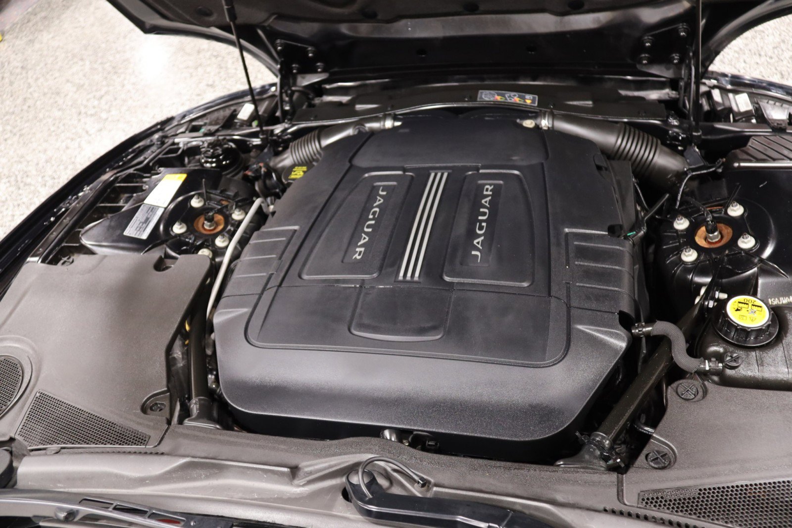 Used 2014 Jaguar XK 2dr Convertible image 17