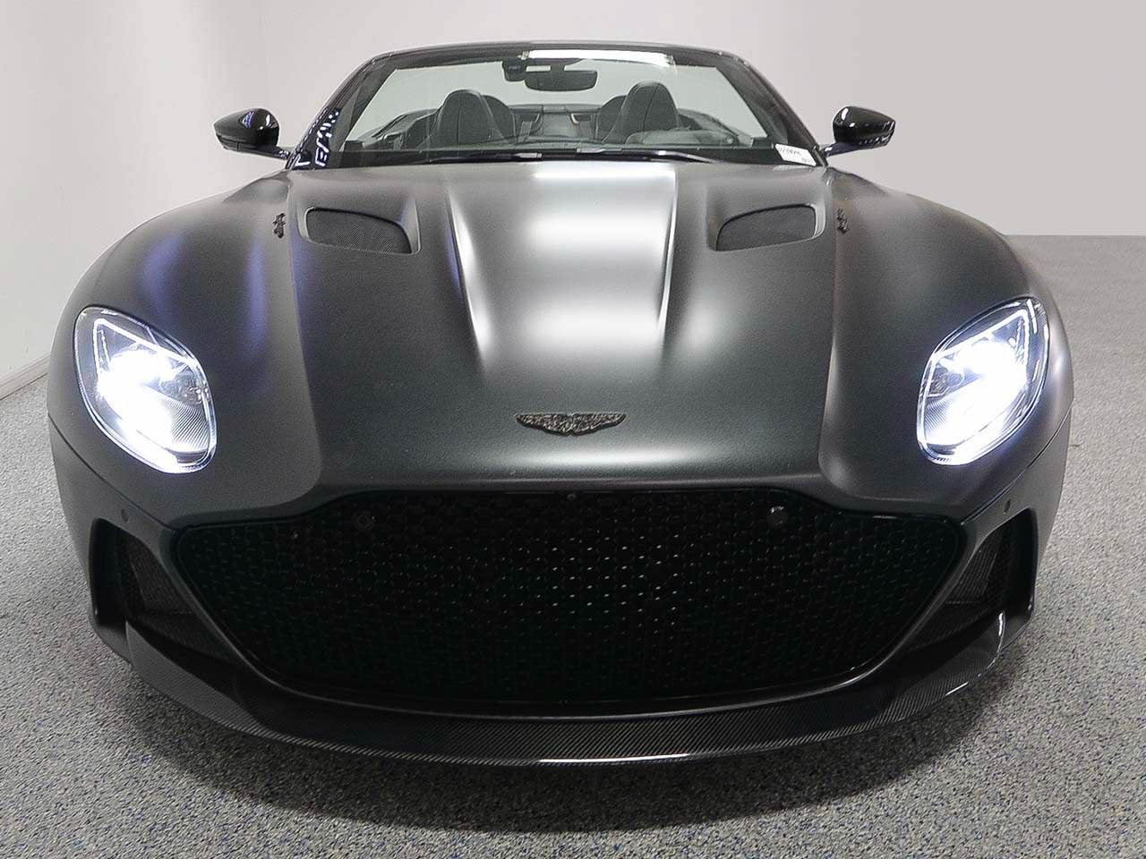 Used 2020 Aston Martin DBS Superleggera Volante RWD image 3