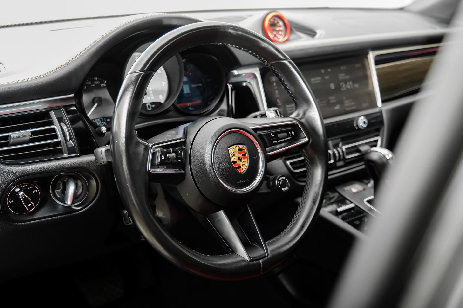 Used 2022 Porsche Macan S AWD/4WD image 19