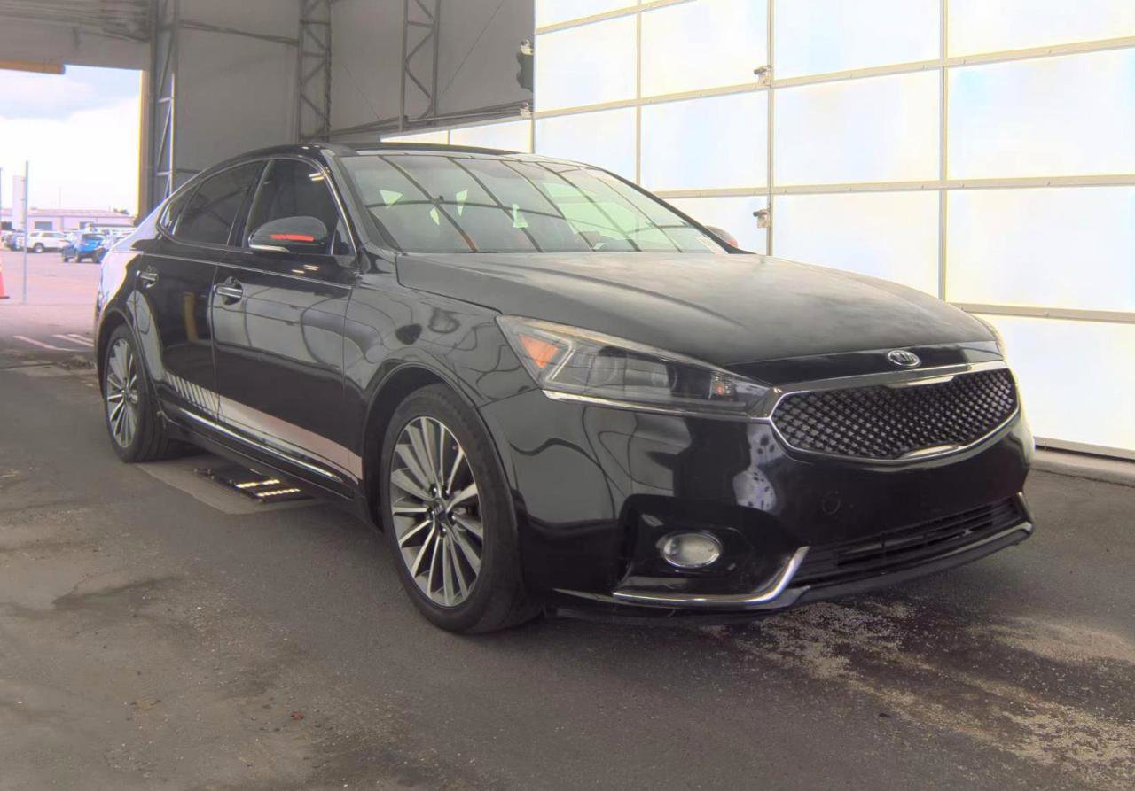 Used 2017 Kia Cadenza Premium w/ Luxury Package FWD image 4