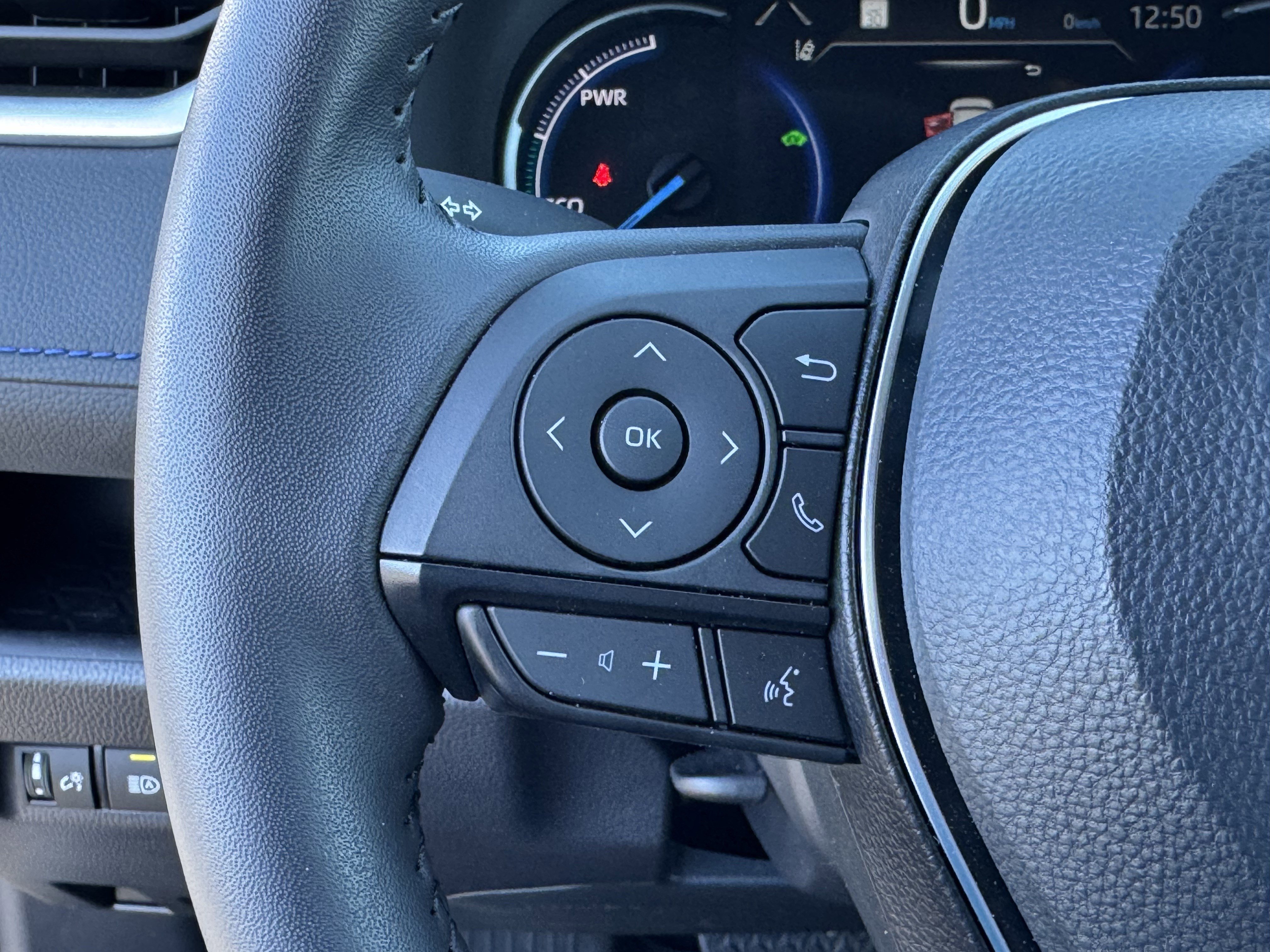 Used 2025 Toyota RAV4 SE image 29