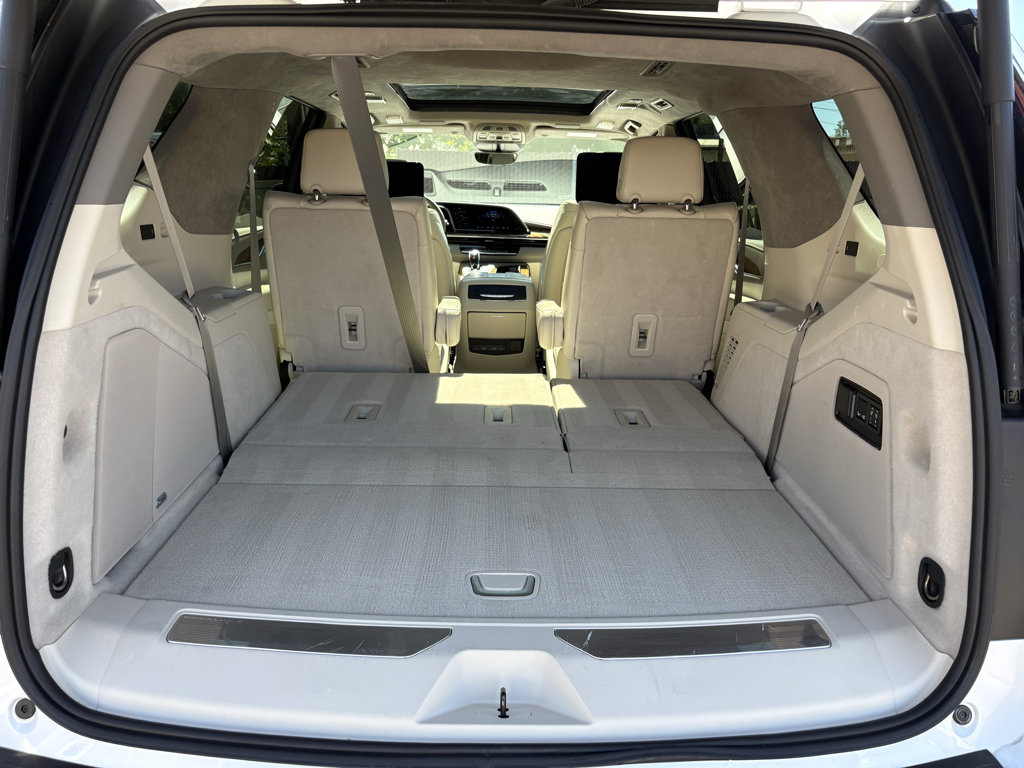 Used 2023 Cadillac Escalade Sport Platinum w/ LPO, ONYX Package AWD/4WD image 9