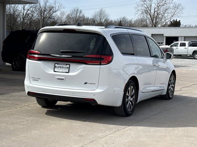 Used 2024 Chrysler Pacifica Pinnacle image 3