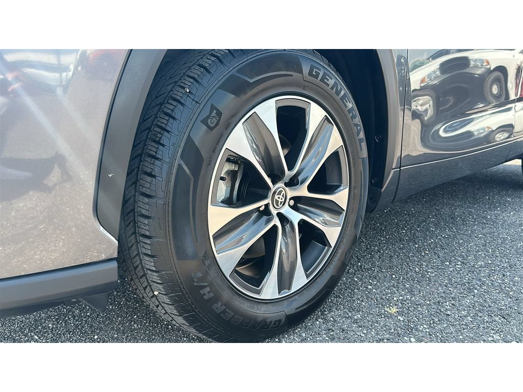 Used 2023 Toyota Highlander XLE FWD image 10