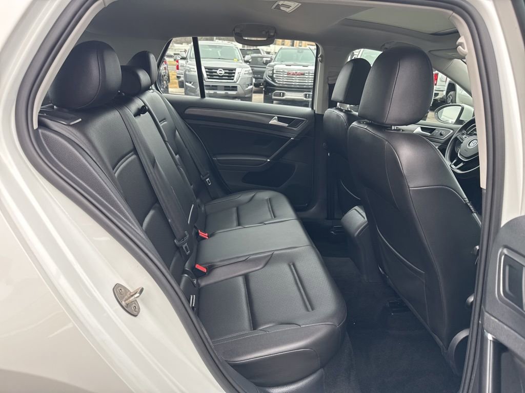 Used 2021 Volkswagen Golf 4-Door image 22