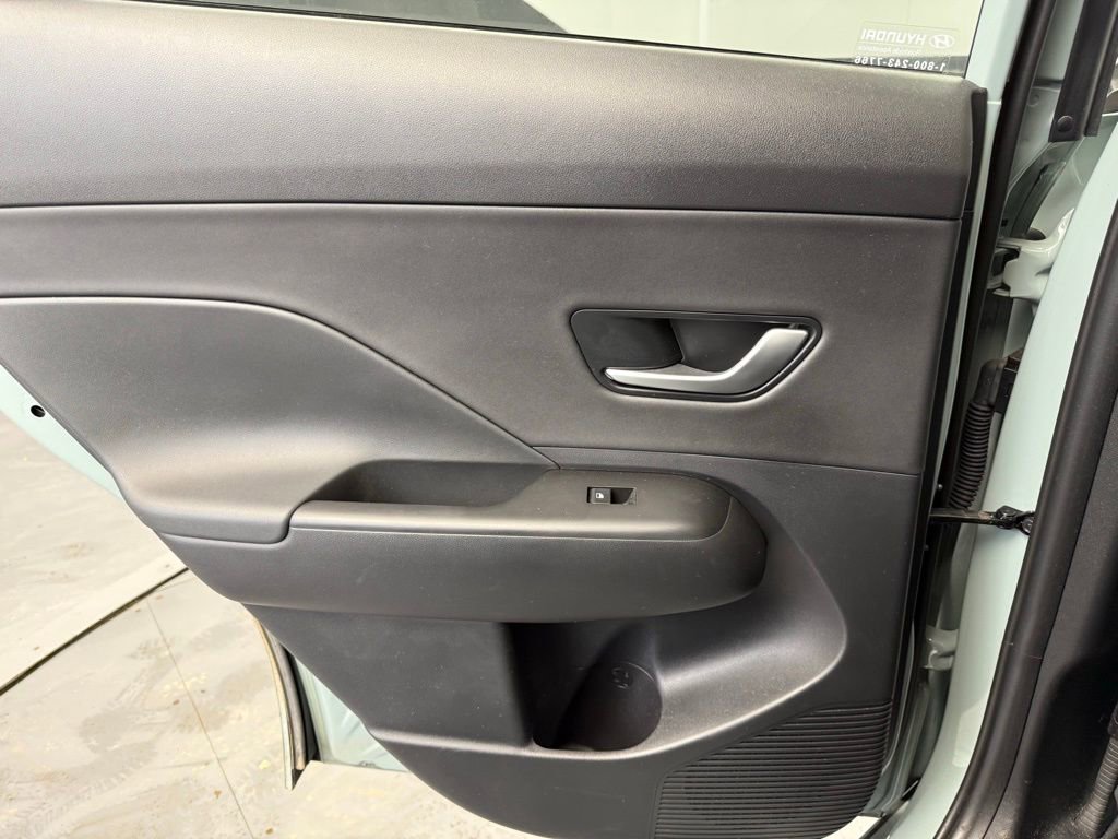 Used 2025 Hyundai Kona Limited image 43