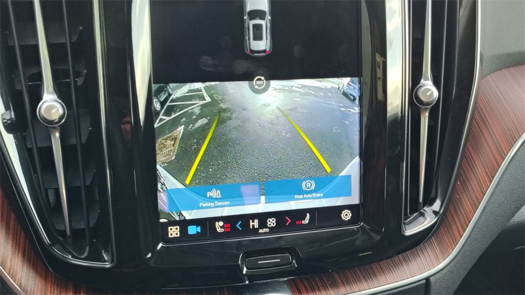 Certified 2023 Volvo XC60 B5 Plus w/ Climate Package image 18