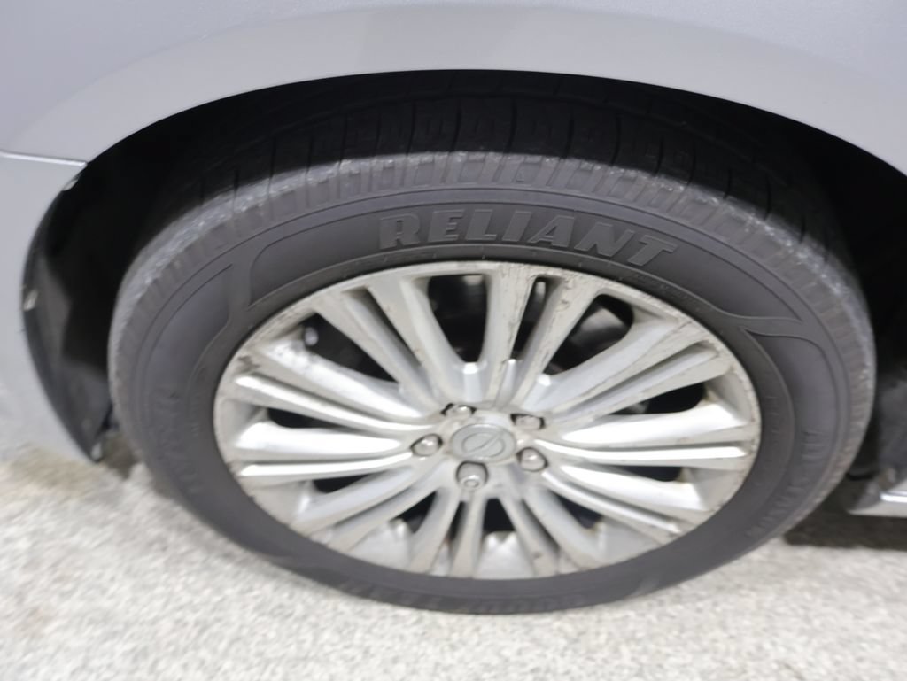 Used 2013 Chrysler 300 C AWD/4WD image 10