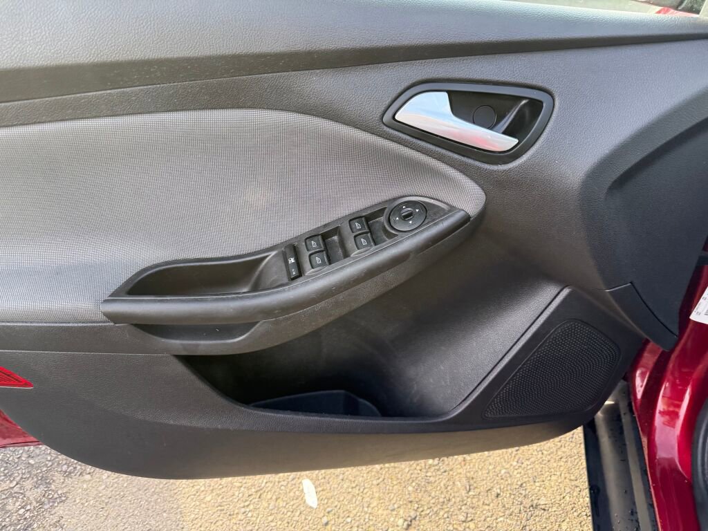 Used 2014 Ford Focus SE FWD image 10