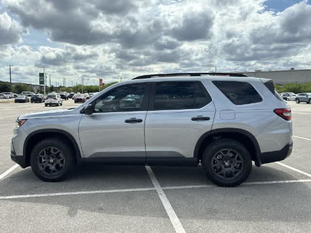 Certified 2025 Honda Pilot TrailSport image 3