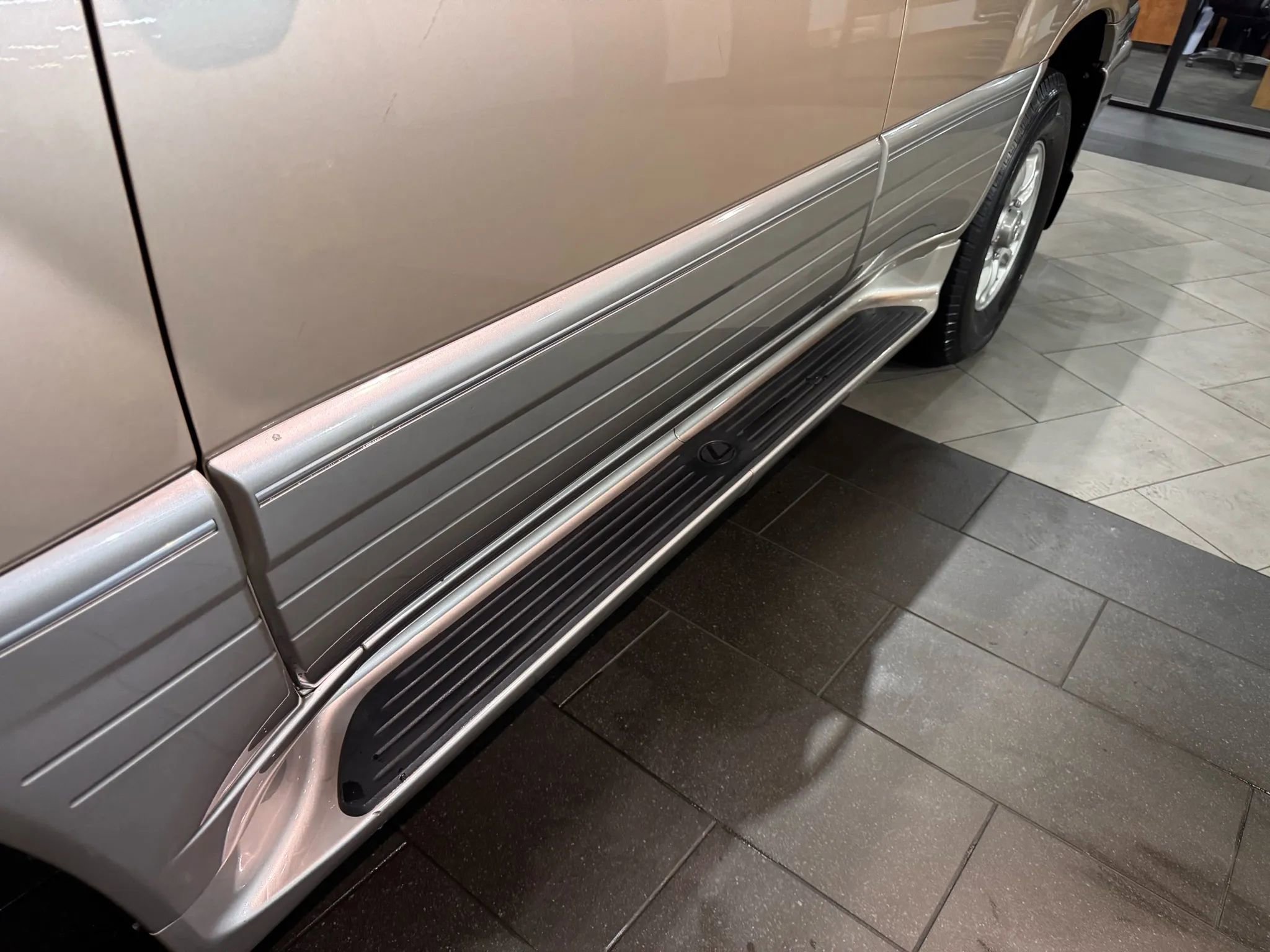 Used 2001 Lexus LX 470 4WD image 33