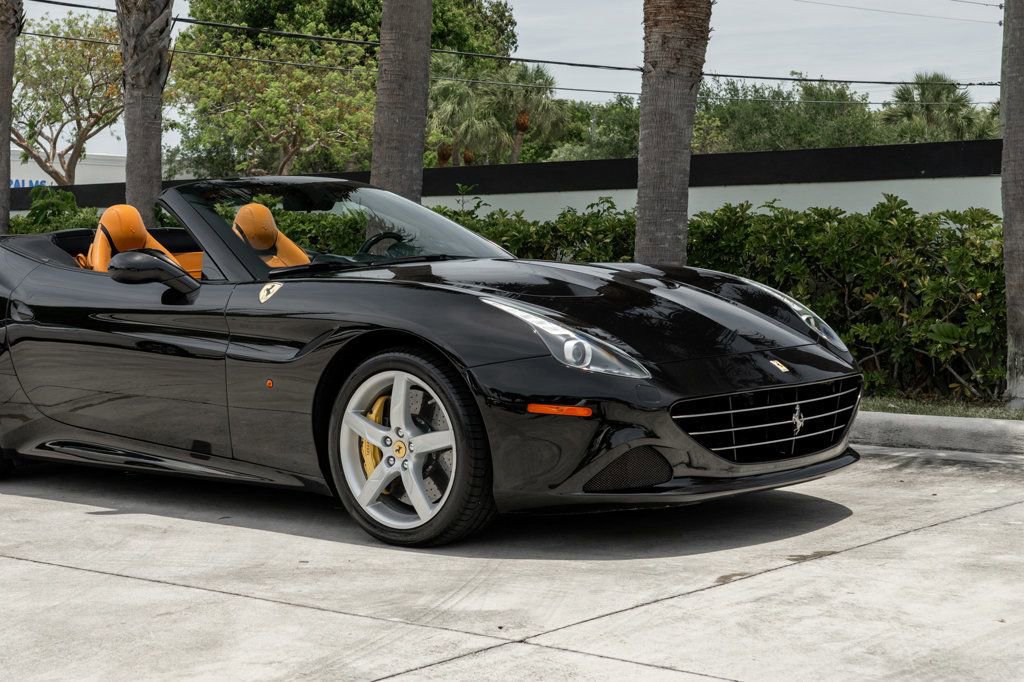 Used 2015 Ferrari California T RWD image 11