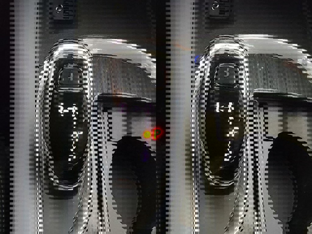 Used 2020 Buick Enclave Essence image 18