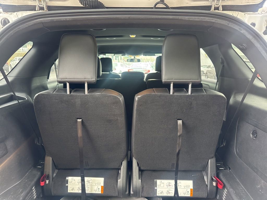 Used 2018 Ford Explorer XLT w/ Equipment Group 202A AWD/4WD image 25