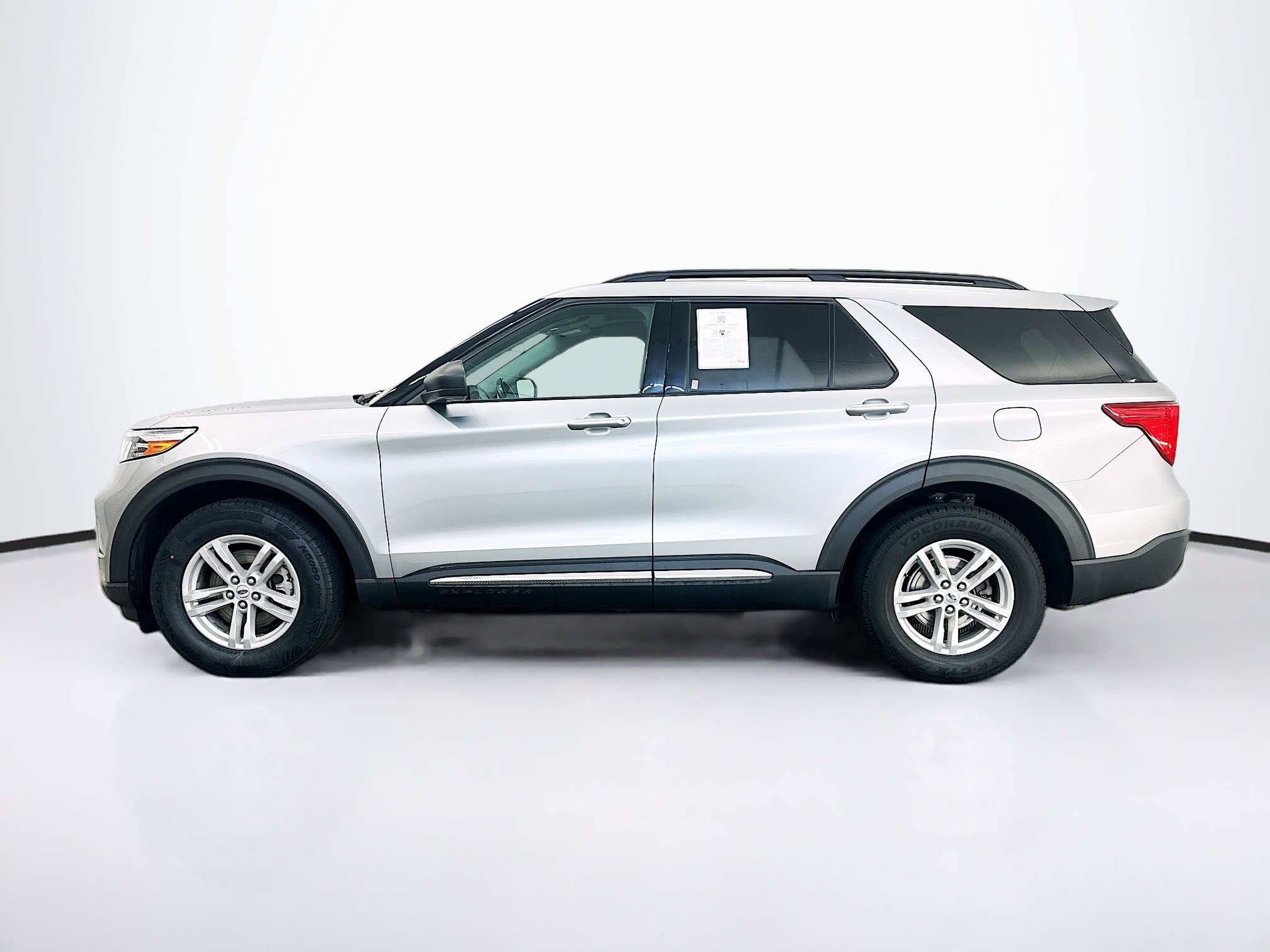 Used 2021 Ford Explorer XLT w/ Equipment Group 202A AWD/4WD image 4