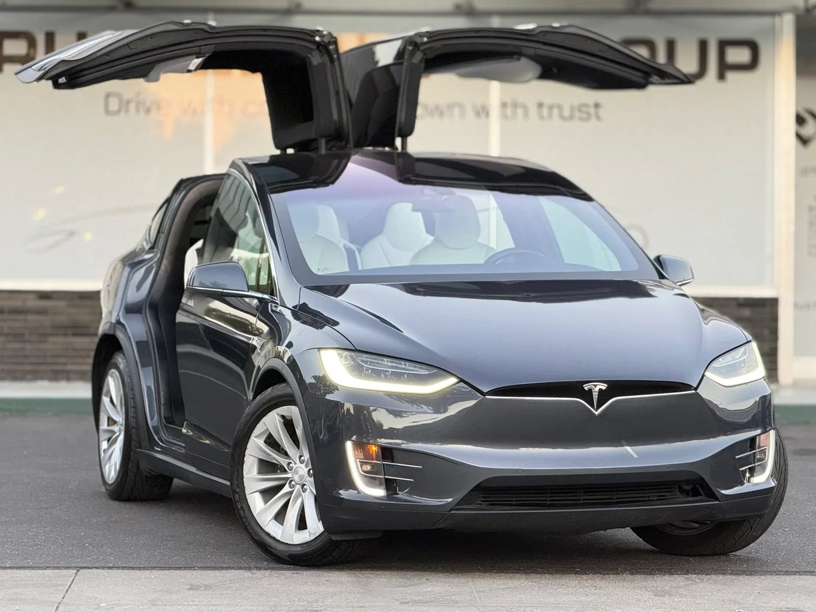 Used 2016 Tesla Model X 75D AWD/4WD image 3
