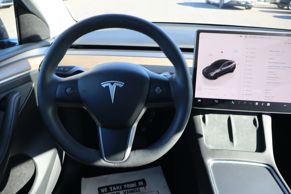 Used 2023 Tesla Model Y Long Range image 10