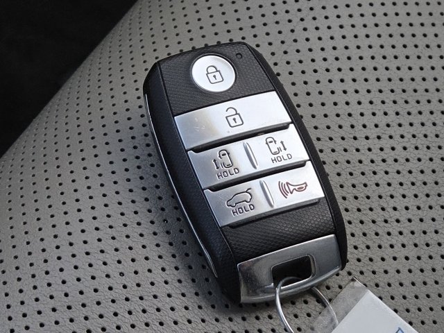 Used 2021 Kia Sedona EX w/ EX Premium Package image 25