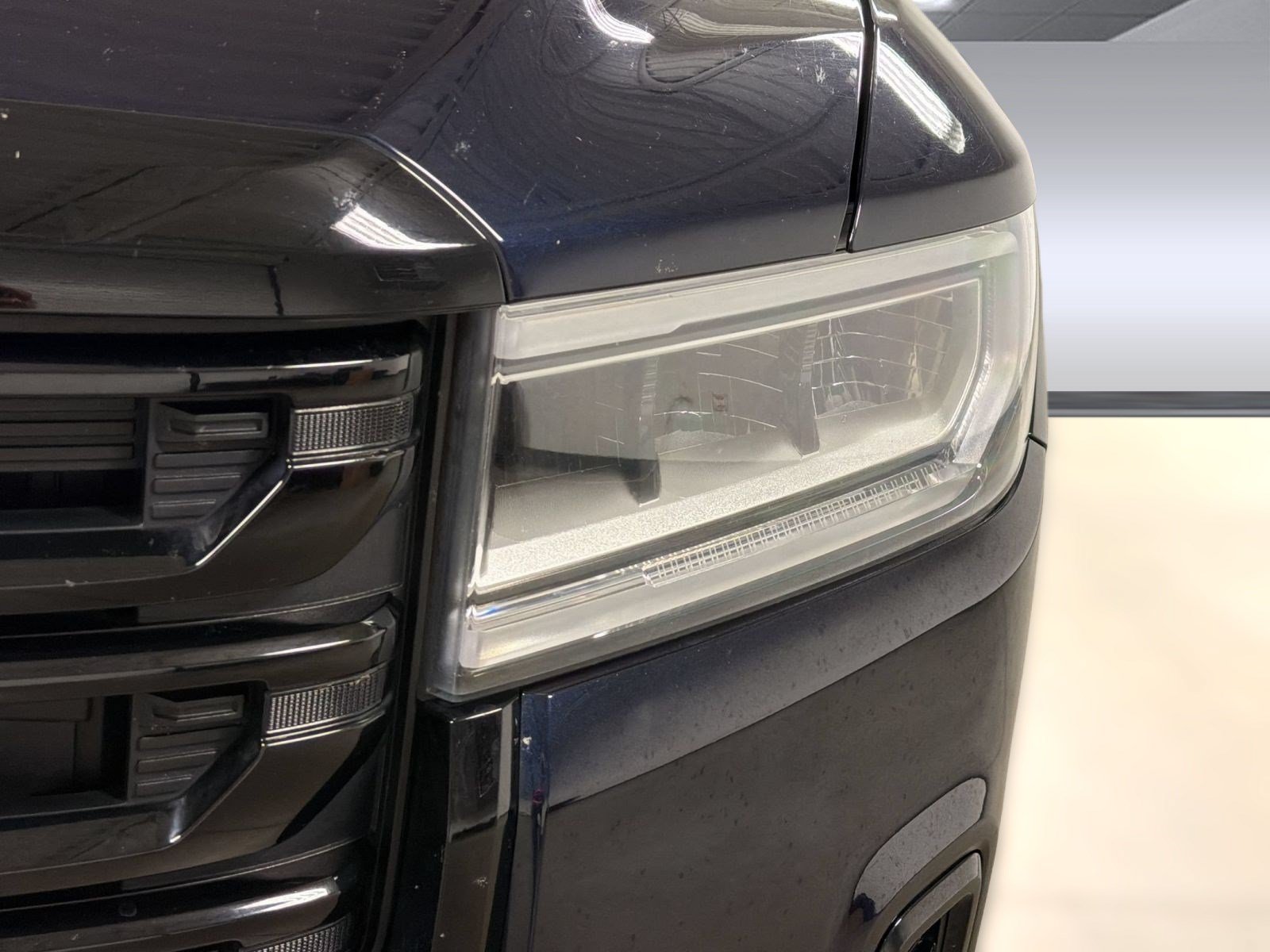 Used 2021 GMC Acadia SLT w/ Elevation Edition FWD image 11