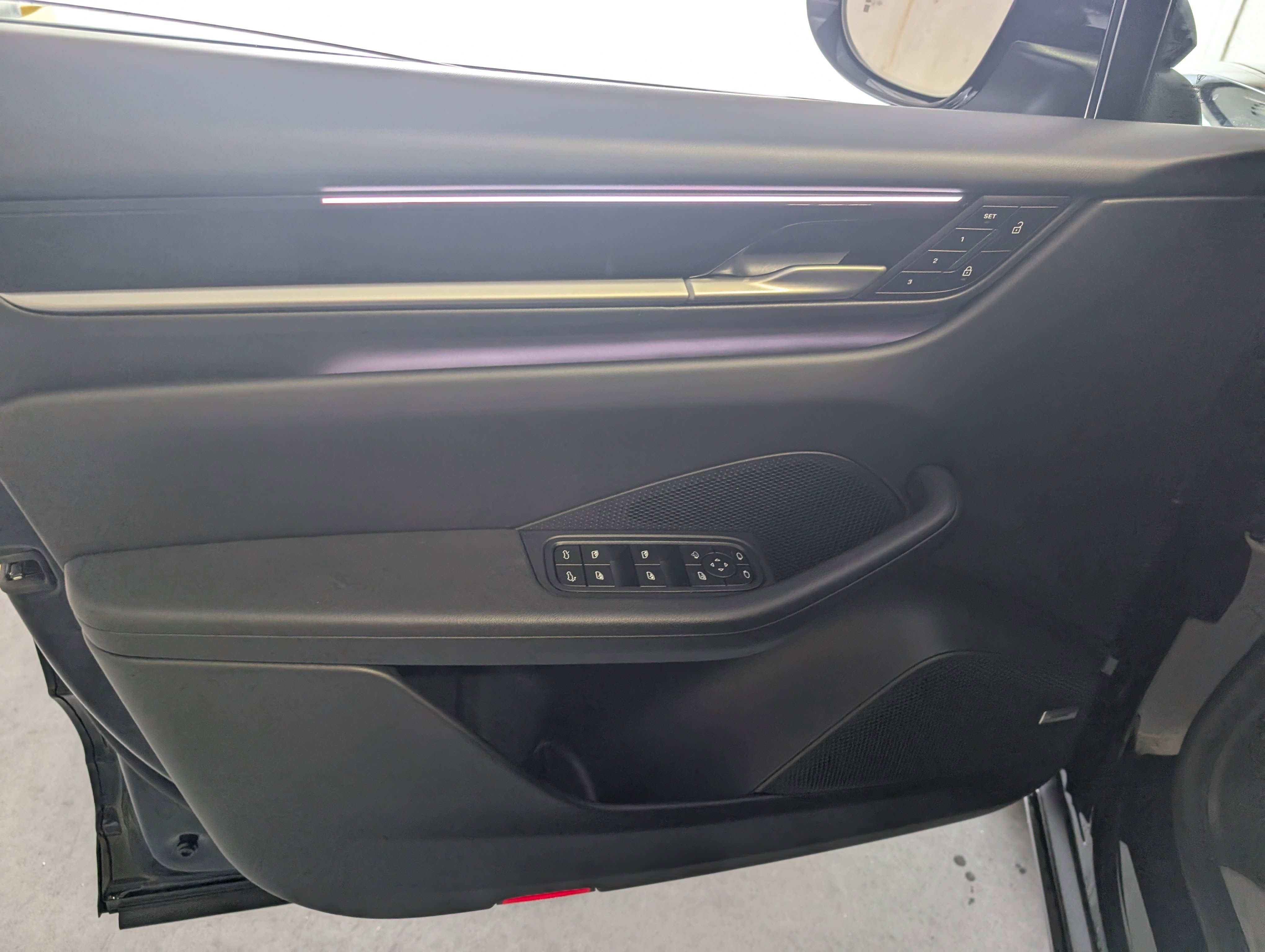 Used 2025 Porsche Macan Electric image 29