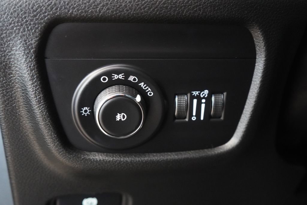 Used 2024 Jeep Grand Cherokee L Limited AWD/4WD image 30