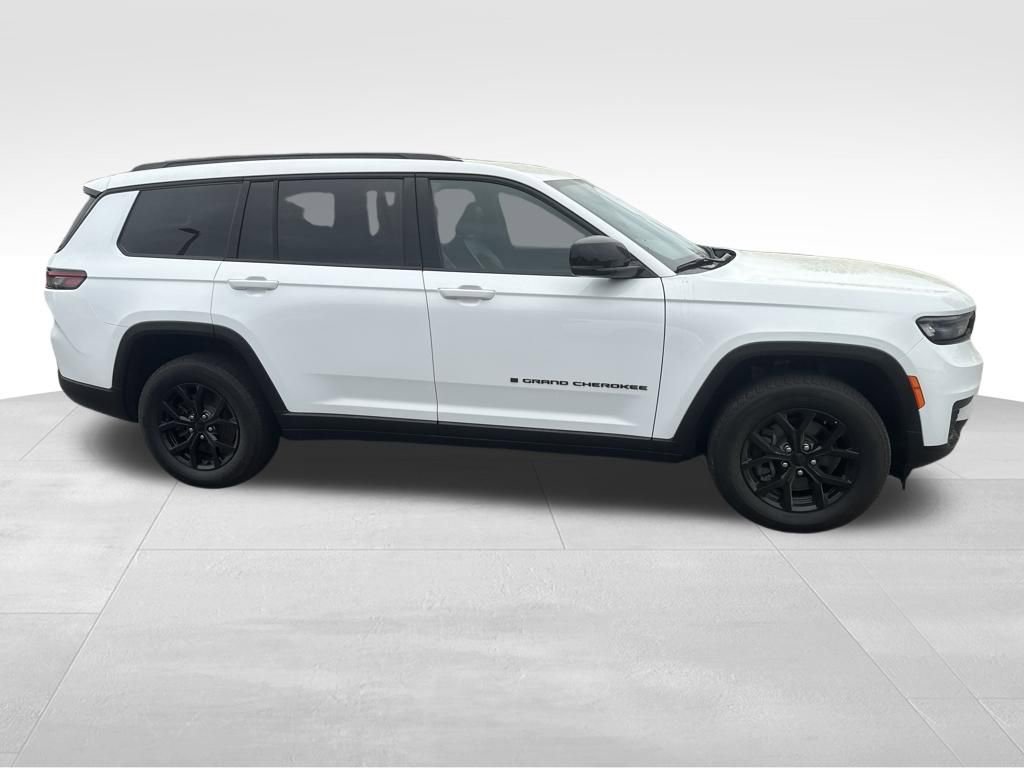 Used 2024 Jeep Grand Cherokee L Laredo AWD/4WD image 31