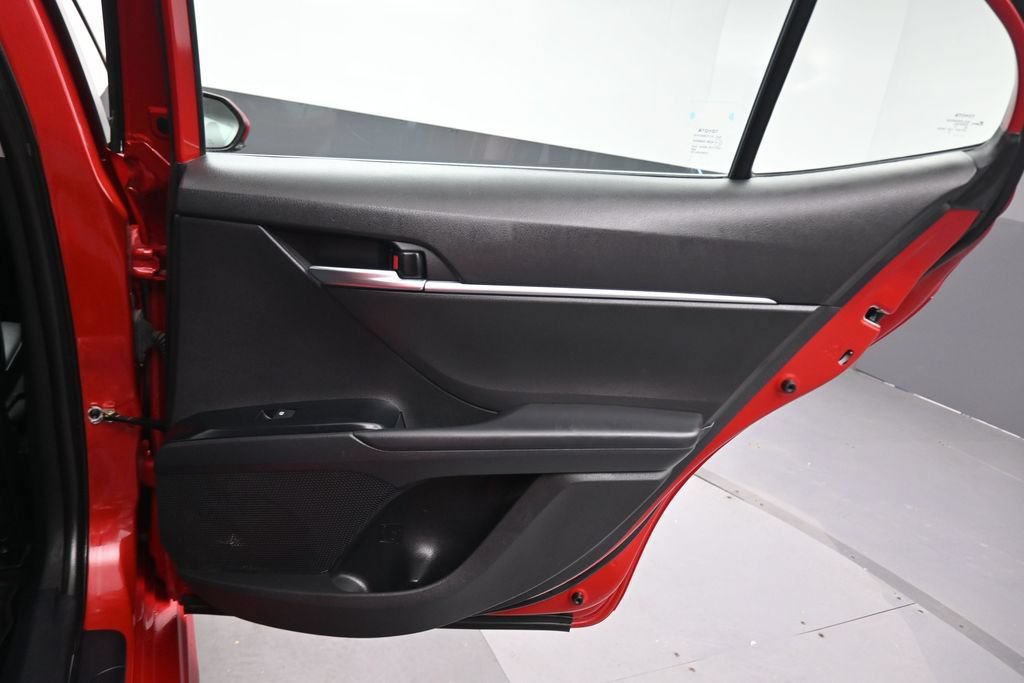 Used 2020 Toyota Camry SE w/ Sunroof Package FWD image 36