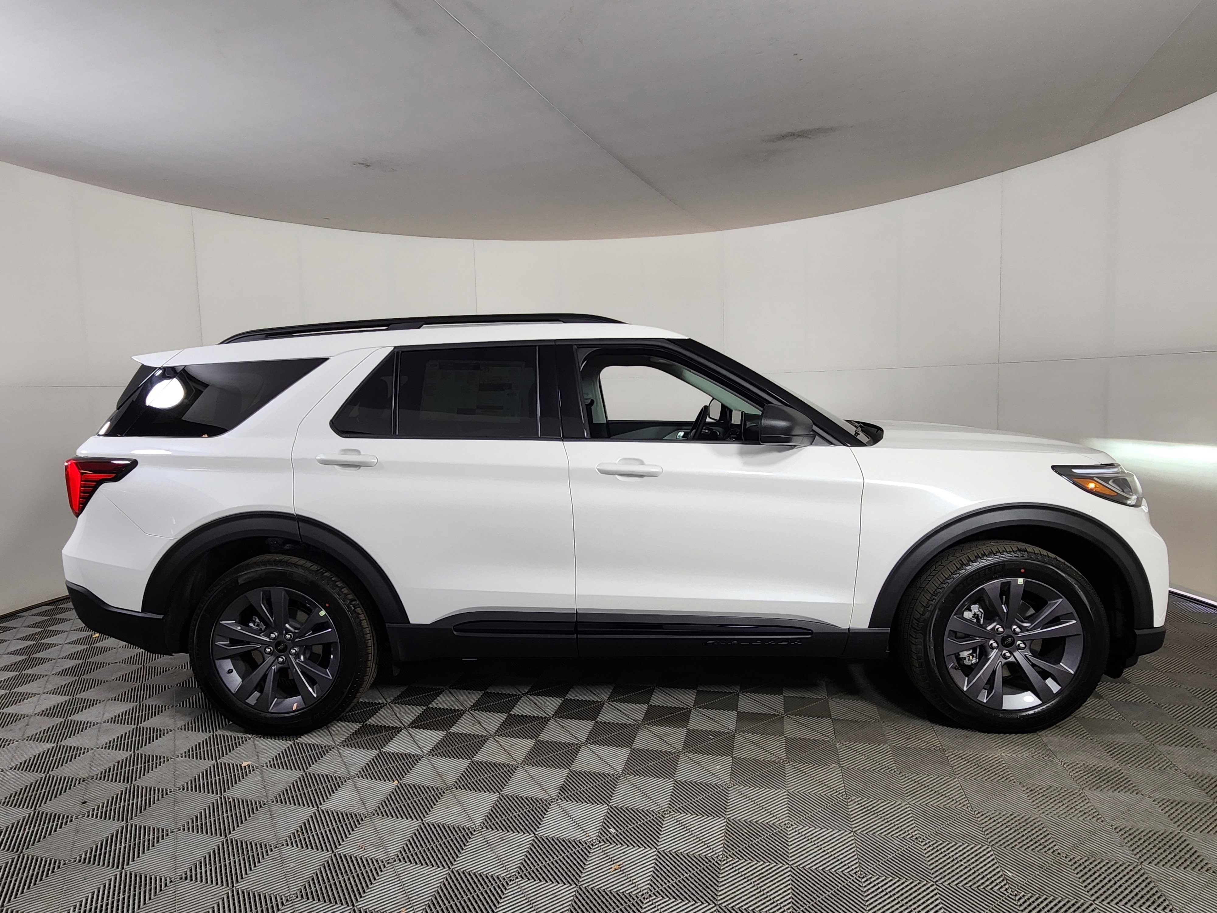 New 2026 Ford Explorer Active w/ Active Comfort Package image 8