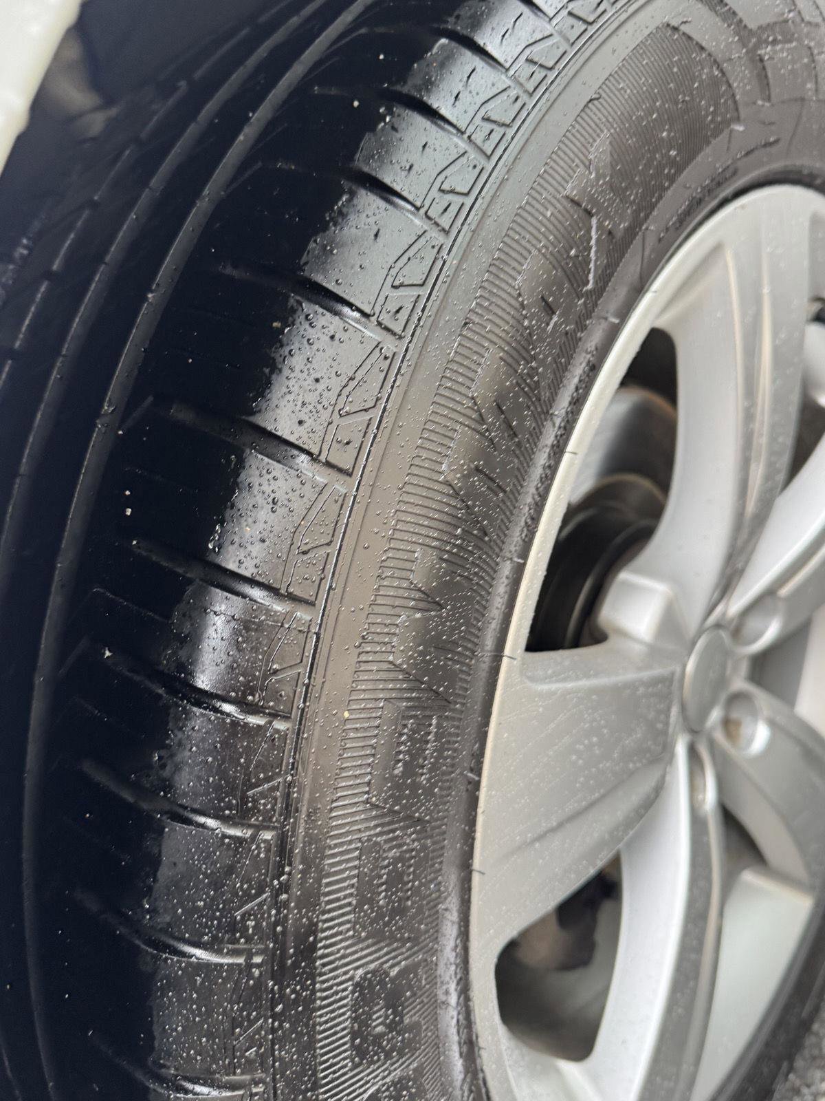 Used 2018 Land Rover Range Rover Velar S image 8