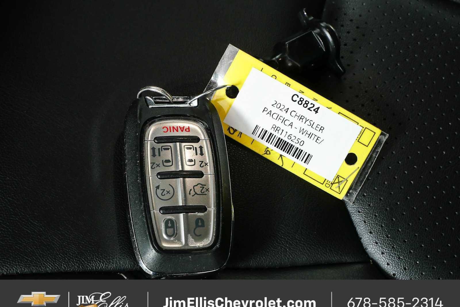 Used 2024 Chrysler Pacifica Touring-L FWD image 38