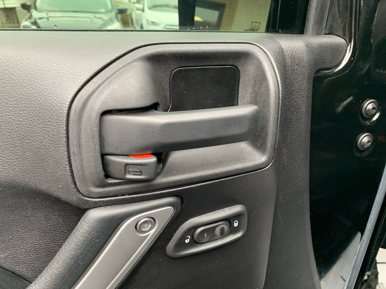 Used 2015 Jeep Wrangler Unlimited Rubicon image 13