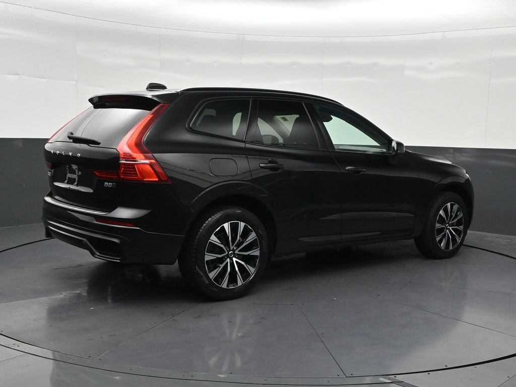 Used 2024 Volvo XC60 B5 Core w/ Protection Package Premier AWD/4WD image 6