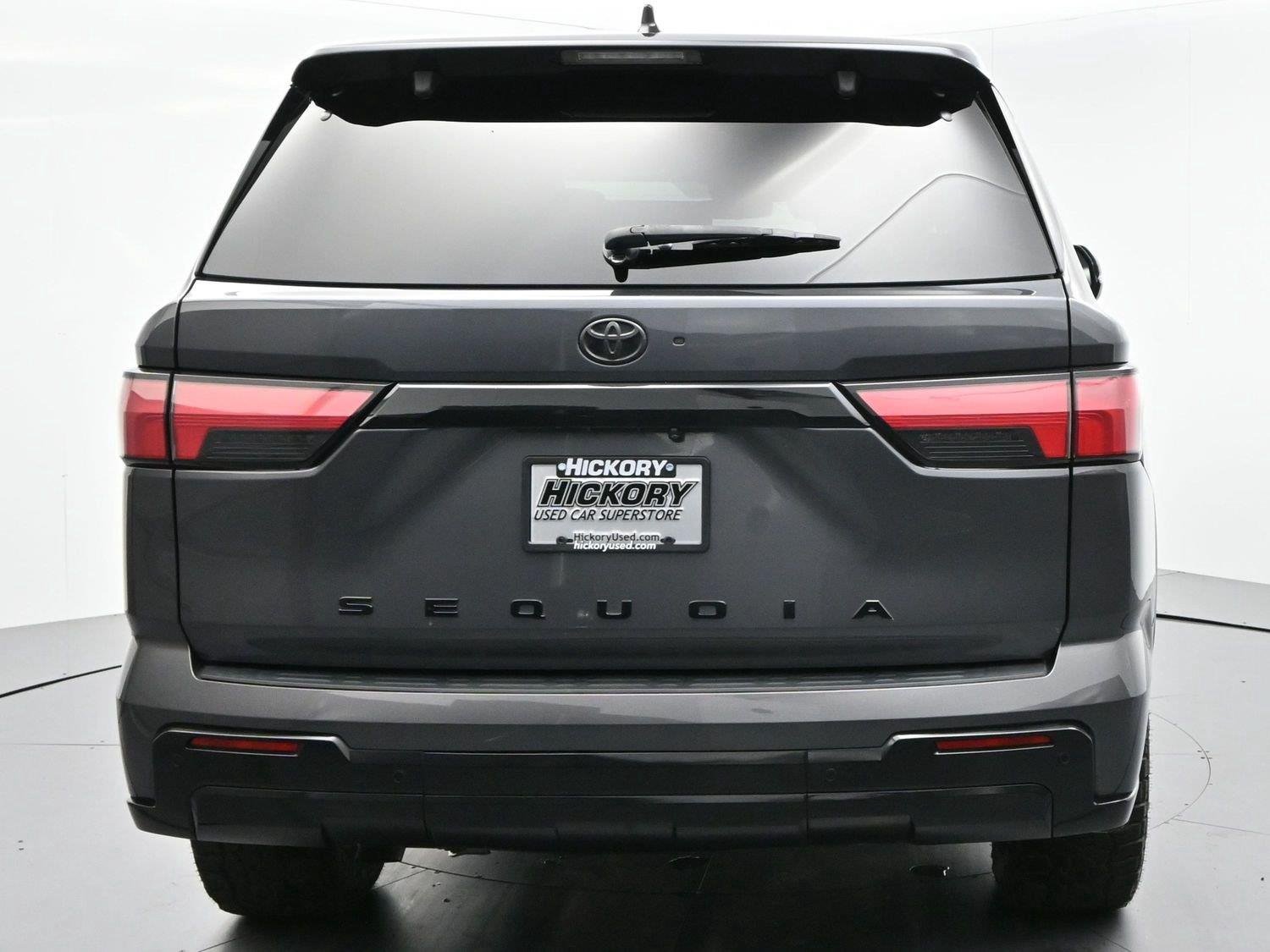 Used 2023 Toyota Sequoia Platinum AWD/4WD image 6
