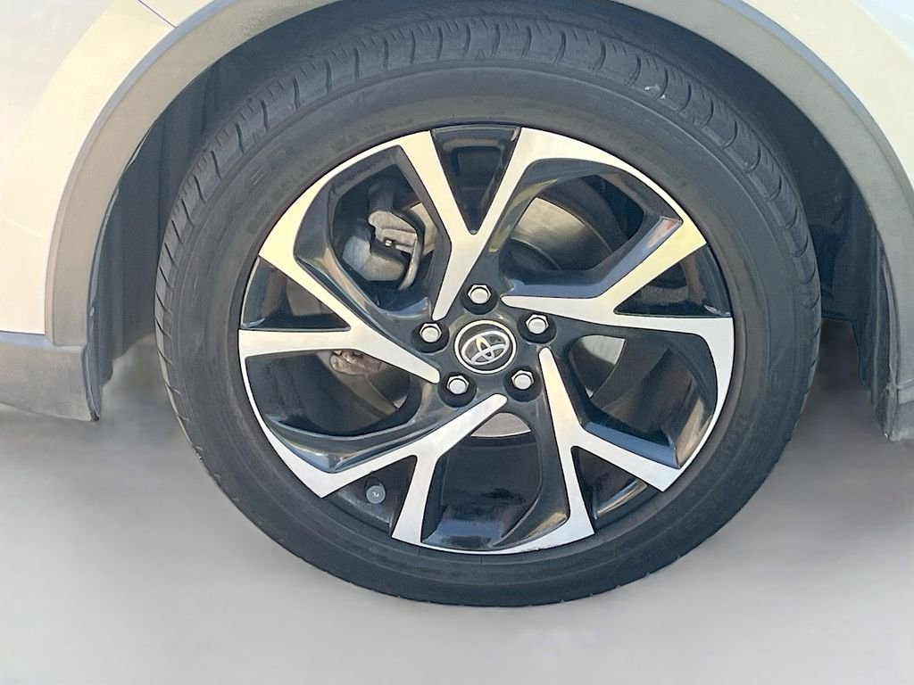 Used 2018 Toyota C-HR XLE FWD image 30