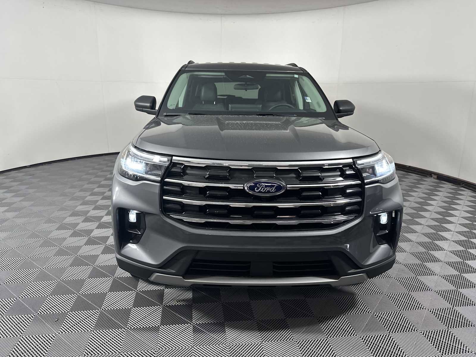 New 2025 Ford Explorer Active w/ Active Comfort Package image 2