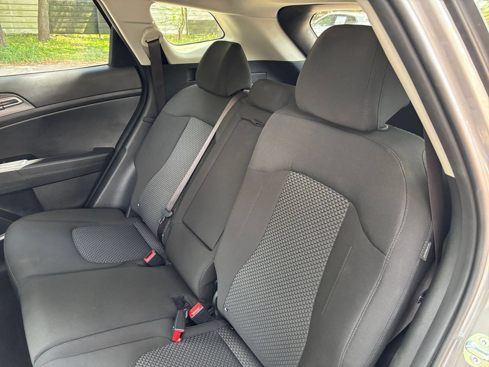 Used 2025 Kia Sportage LX FWD image 36
