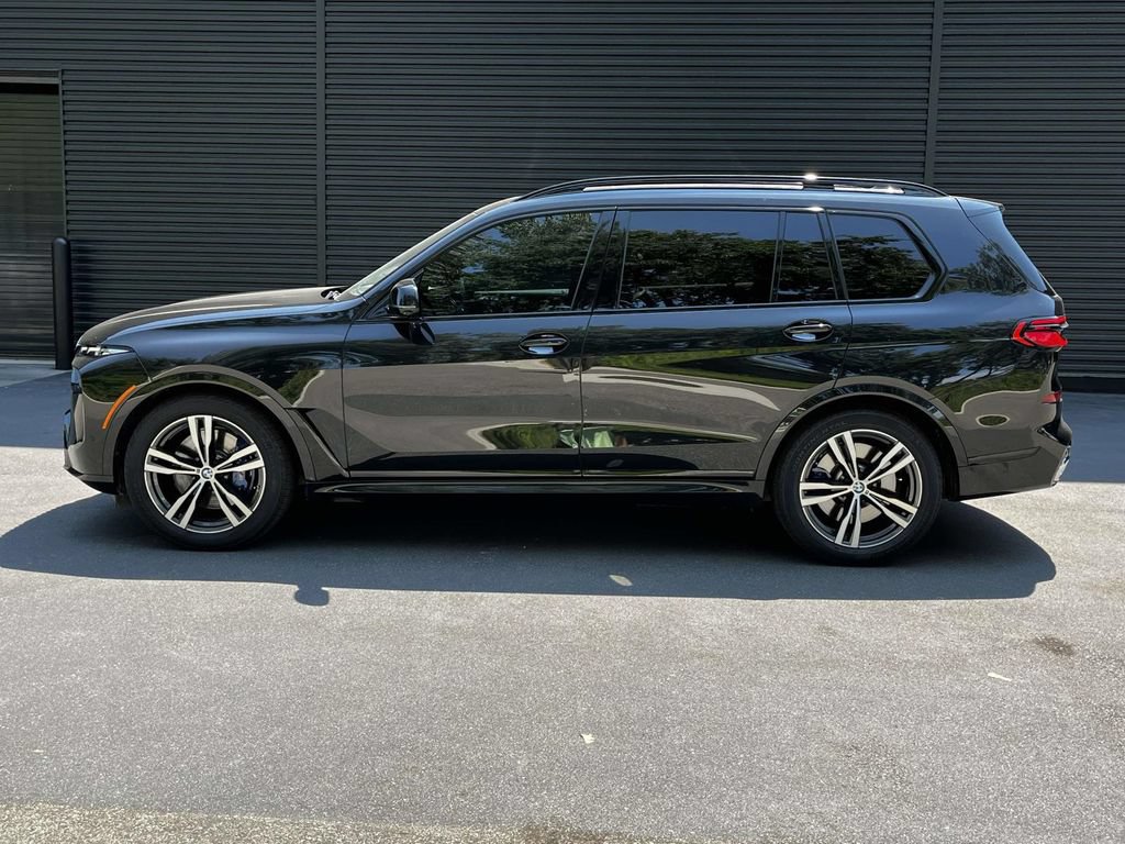 Used 2025 BMW X7 M60i w/ Climate Comfort Package AWD/4WD image 2