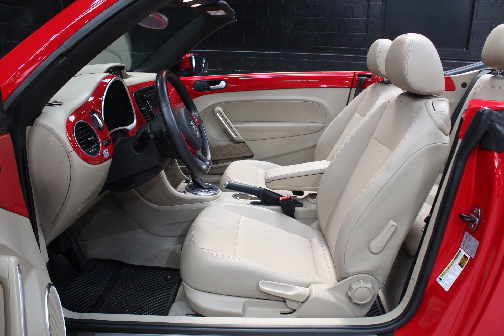 Used 2014 Volkswagen Beetle TDI FWD image 41