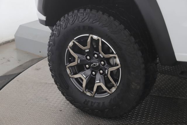 Used 2025 Chevrolet Colorado ZR2 w/ Technology Package image 13