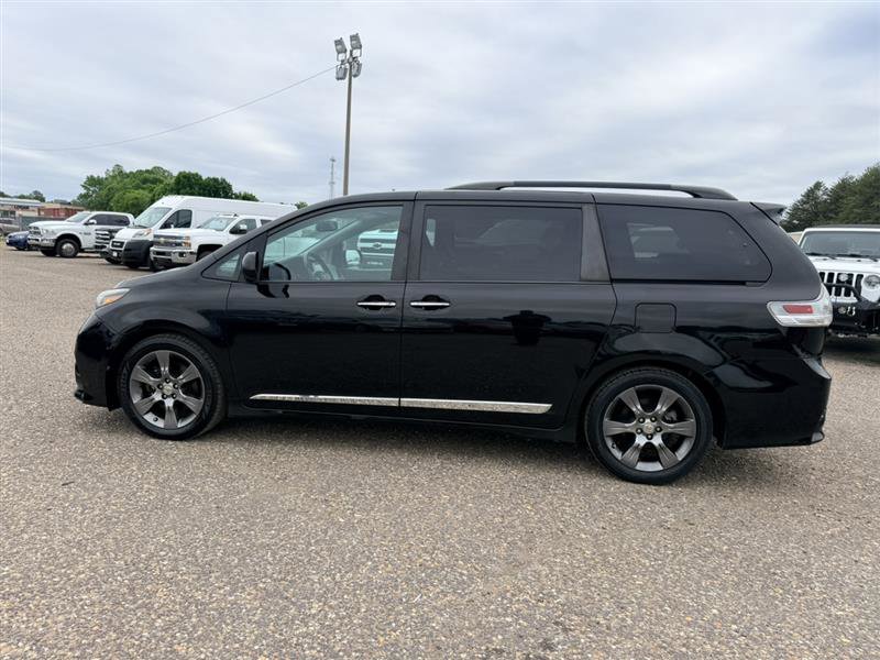 Used 2016 Toyota Sienna SE w/ SE Preferred Package FWD image 10