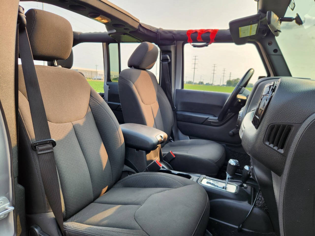 Used 2016 Jeep Wrangler Unlimited Sport w/ Connectivity Group AWD/4WD image 9