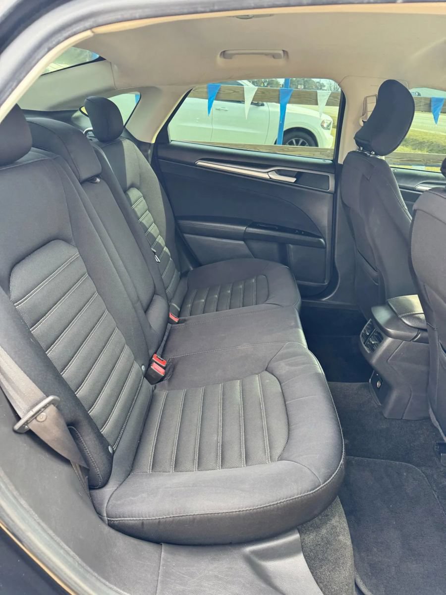 Used 2015 Ford Fusion SE FWD image 16