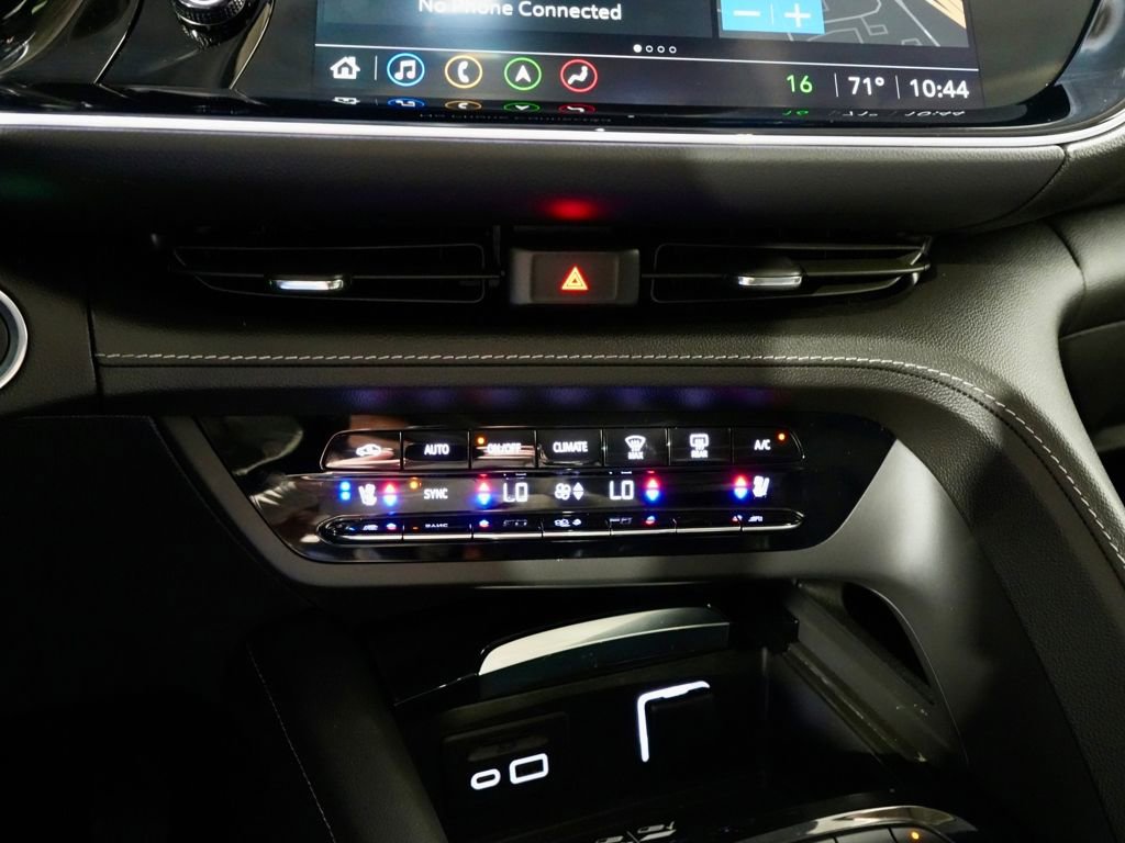 Used 2022 Buick Envision Avenir w/ Technology Package II image 21