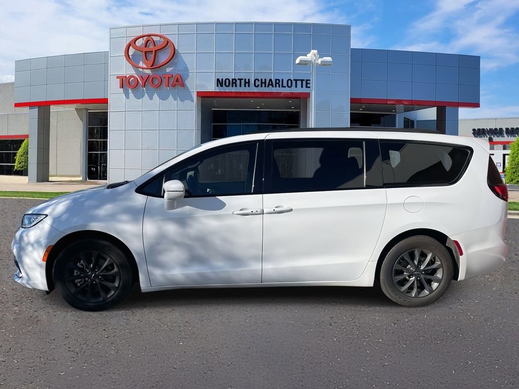 Used 2021 Chrysler Pacifica Touring-L w/ Uconnect Theater Family Group image 6